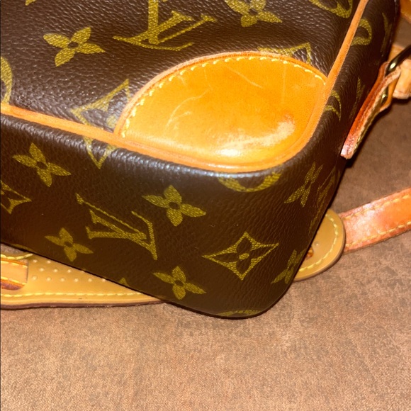 Louis Vuitton - Picture 7 of 13